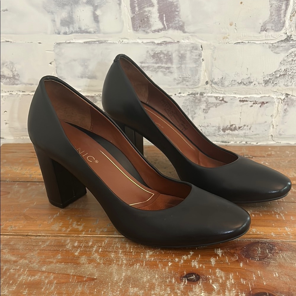 Vionic Classic Black Heels